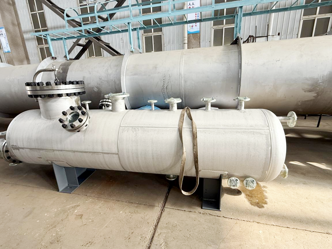 臥式塔釜再沸器  DN800/DN325 FN=12㎡  材質:S30408